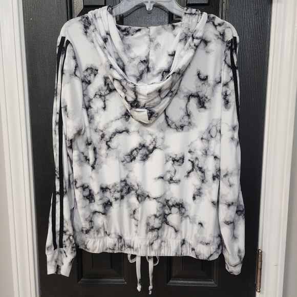 NO BOUNDRIES LIKE NEW TOP SIZE LARGE - Picture 2 of 7